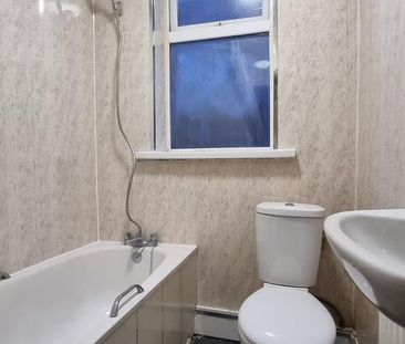 2 bedroom ground floor flat to rent - Photo 3