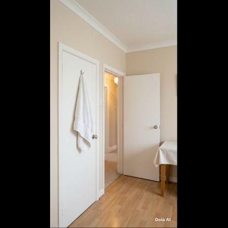 Studio Flat, Churston Gardens, N11 - Photo 4