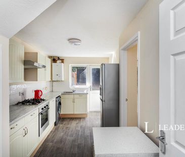 4 bedroom semi-detached house to rent - Photo 5