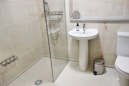 1 bedroom retirement property to rent - Photo 5