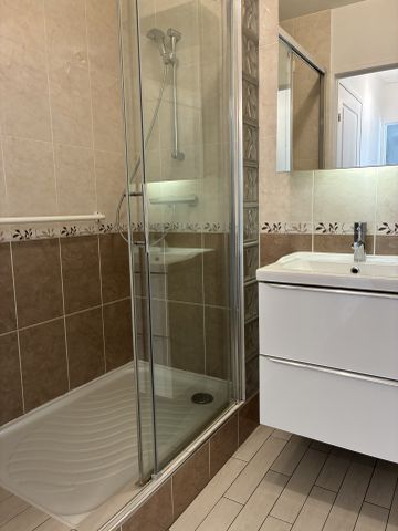 Location Appartement 2 pièces 52m² PARIS 15ème - Photo 4