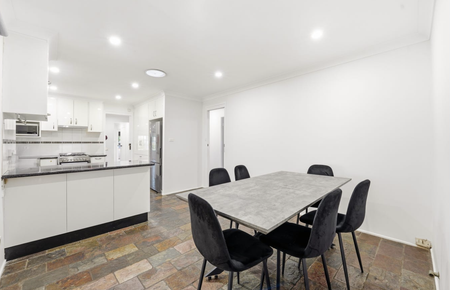 STYLISH 3 BEDROOM FAMILY HOME - Photo 4