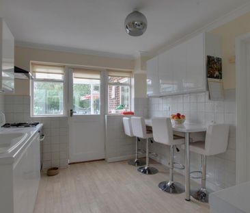 4 bedroom detached house to rent - Photo 6