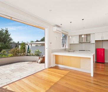 Stunning 4-bedroom, 3-bathroom Family home in Balwyn High School Zo... - Photo 5