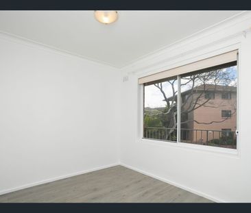 Renovated Apartment Moments From Dee Why Beach - Photo 2