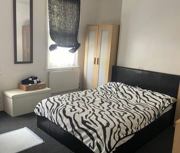 3 Bed Terraced House, Holbrook Road, E15 - Photo 6