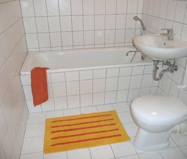 Großzügiges Wohnzimmer mit Balkon! - Photo 5