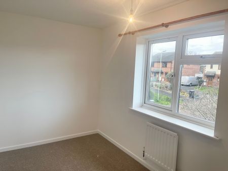 2 bedroom Semi-detached Property to rent - Photo 2