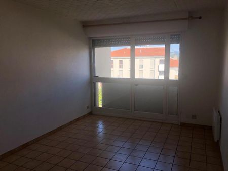 Location Appartement 1 pièce 32m² ST ETIENNE 42000 - Photo 2