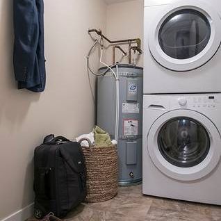 1 Bed, Storage Lockers, Located in Nanaimo - Photo 3