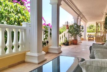 LONG TERM RENTAL. Spacious villa with 6 bedrooms for rent.