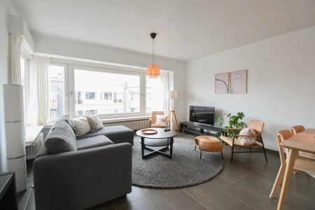 Bemeubeld appartement te huur in het centrum van Oostende - Photo 2