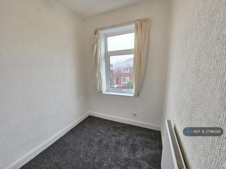 3 bedroom terraced house to rent - Photo 4