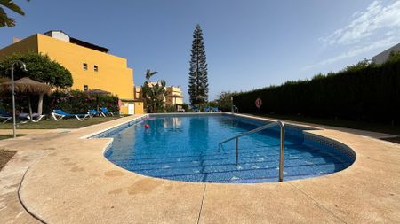 Duplex en alquiler en Sitio de Calahonda, Mijas - Photo 2