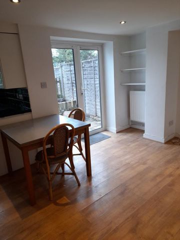 2 Bed Maisonette, Holly Park Road, N11 - Photo 2