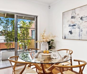 Stylish CBD Townhouse Living - 2 Bed, 2 Bath + Balcony & Secure Garage - Photo 3