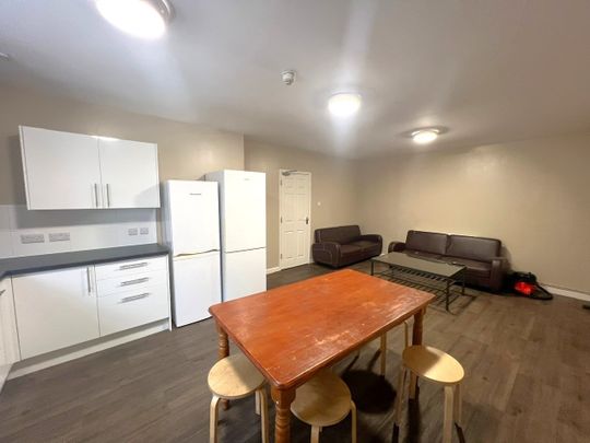 7 Bed Flat, Classic House, BS1 - Photo 1