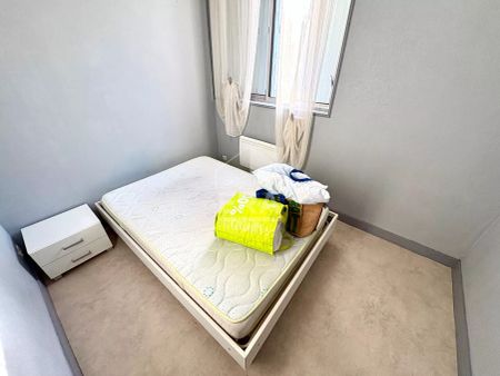 APPART. T2 MEUBLE A LOUER - BLOIS - PROCHE GARE, EXTERIEUR PRIVATIF & PLACE DE PARKING AU PIED DE L'IMMEUBLE - Photo 4