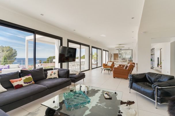 Location Maison 7 pièces 328m² CASSIS 13260 - Photo 1