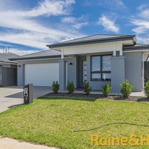 8 Cove Circuit, Dubbo, NSW 2830 - Photo 2