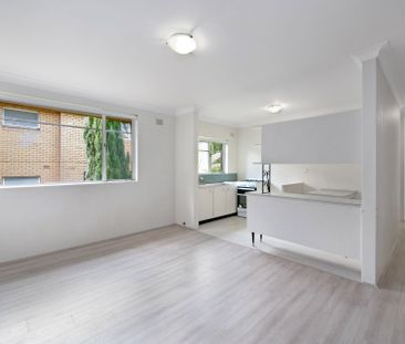 Bright & Well presented Unit in the Heart of Epping - Photo 5