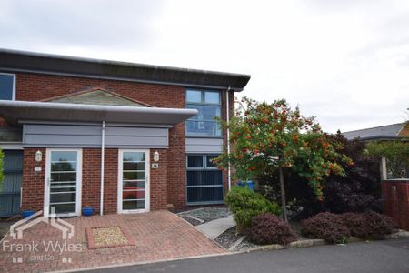 3 bedroom end of terrace house to rent - Photo 4