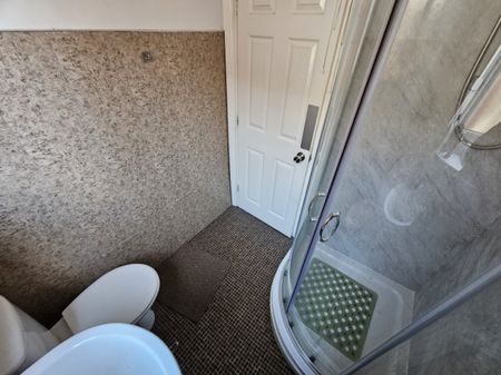 1 bed House Share - To Let - Photo 5
