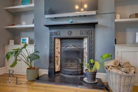 3 bedroom semi-detached house to rent - Photo 3