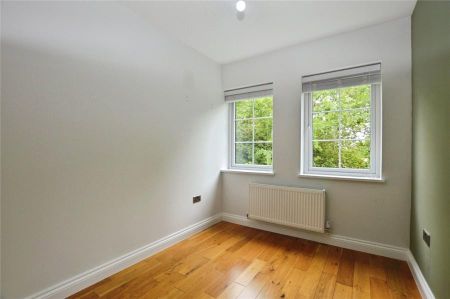 Bishop's Stortford, Hertfordshire - Photo 4