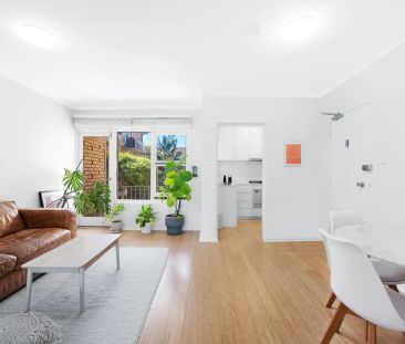 Stylish One-Bedroom Retreat in the Heart of Mosman - Photo 1