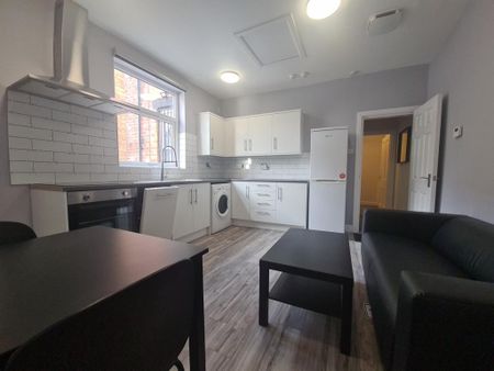 2 bedroom flat to rent - Photo 4