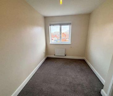 Wilfred Mews, Wythall, B47 - Photo 2