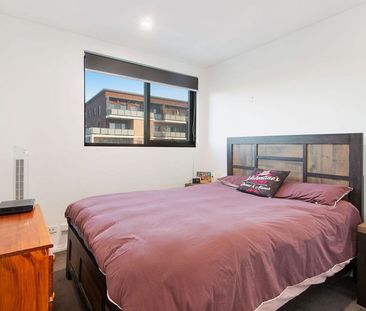 Near New Stylish Two Bedroom Apartment - Photo 2