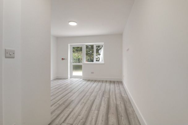 Room 3 - Northumberland Road, North Harrow, HA2 - Photo 1