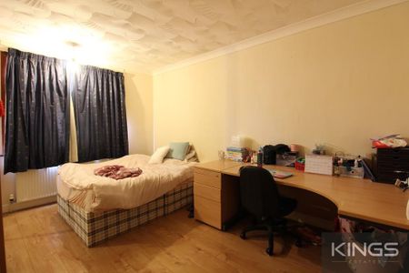 5 bedroom semi-detached house to rent - Photo 3