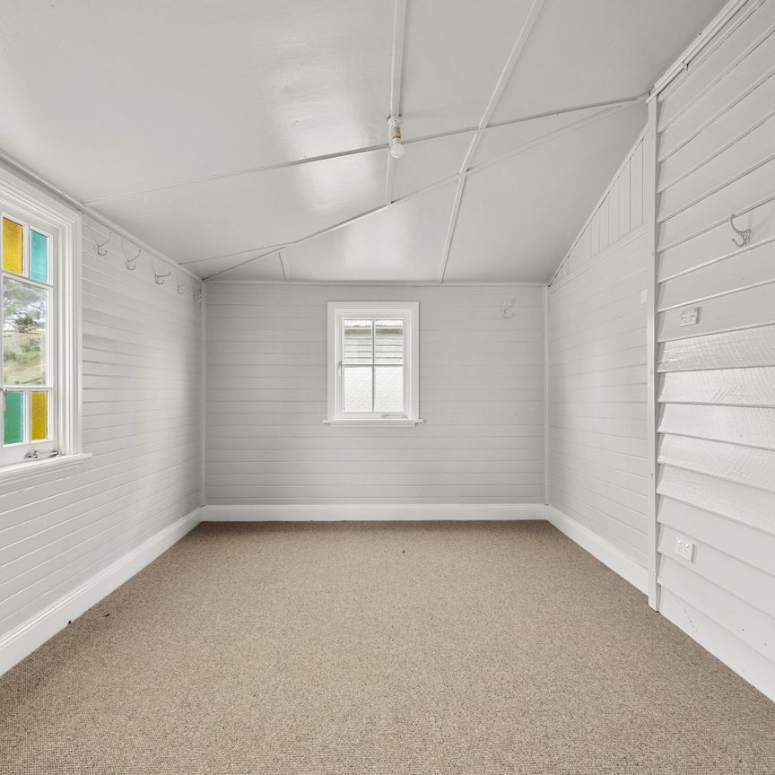 Beautifully Renovated Cottage in Rural Peaceful Setting - Photo 1