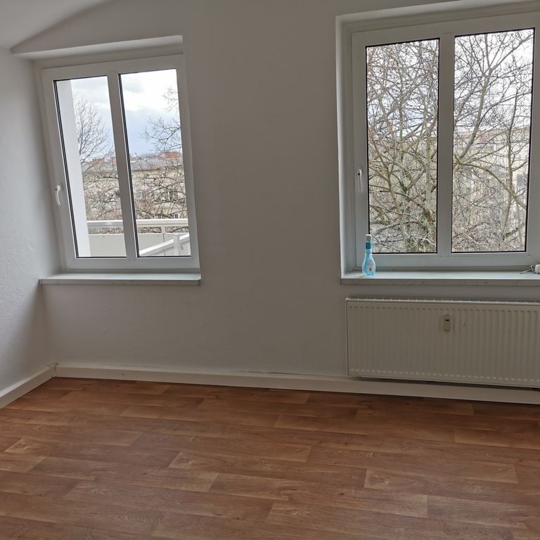 Hübsche Familienwohnung mit 2 Bädern und Balkon - Foto 1