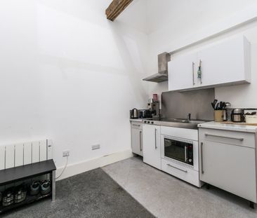 ROSE & CROWN APARTMENTS ARMLEY ROAD LEEDS LS12 2LY - Photo 3
