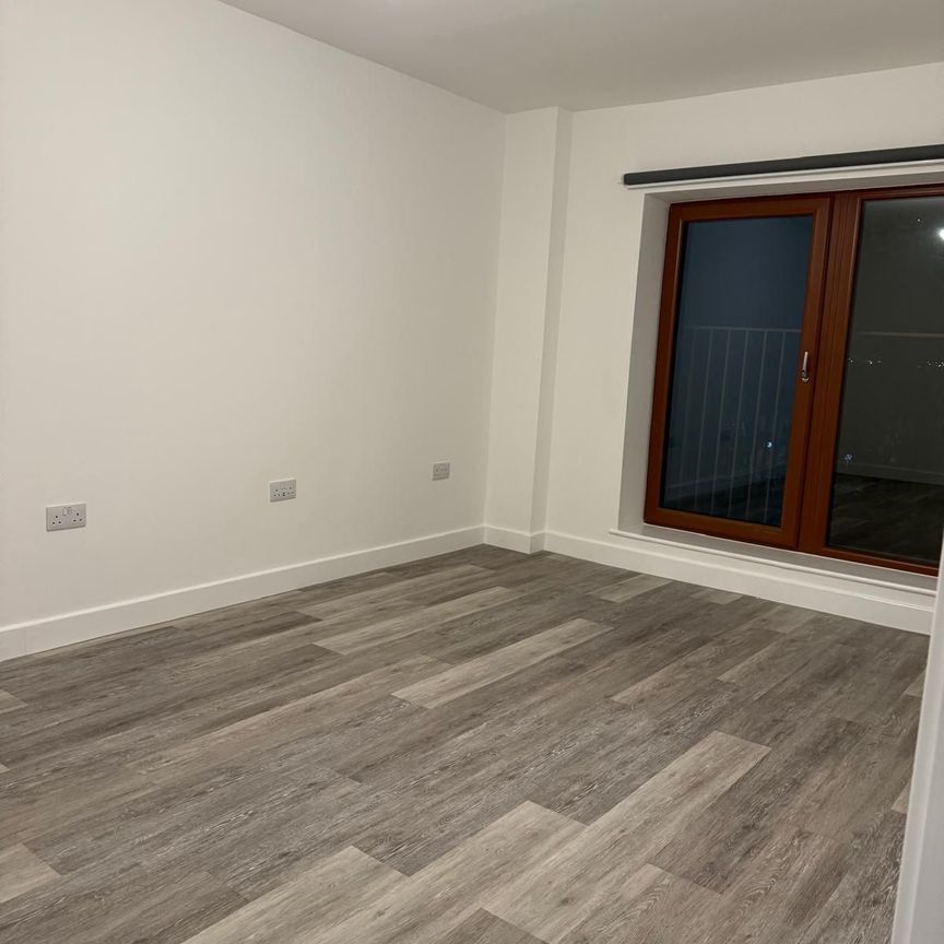 Double room to let with family close to seven king station £500 - Photo 1