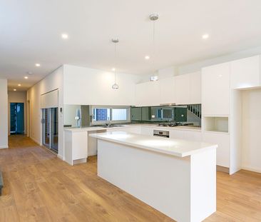 Near New Family Home - Photo 3