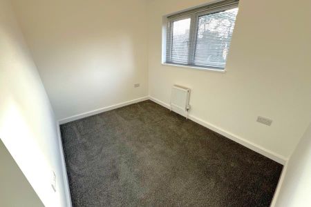 Spencer Close, Woking, Surrey, GU21 - Photo 3