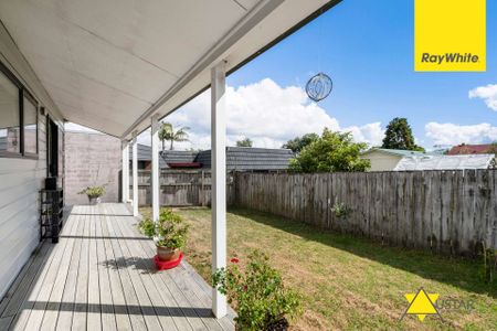 Lovely 3-Bedroom Home with Backyard & Off-Street Parking - Photo 4