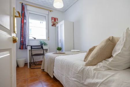 Carrer den Guillem Ferrer, Valencia, Valencian Community 46009 - Photo 2