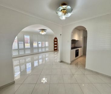 Stylish and Spacious 3-Bedroom Home in Ambarvale - Photo 4