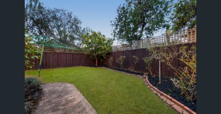 Charming, Cozy & Close to It All! - Photo 3