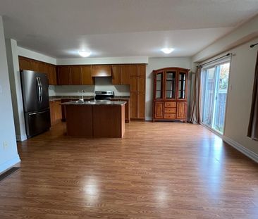 For Lease - 921 Taggart Crescent, Oshawa, Ontario - Photo 5