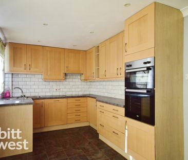 3 bedroom semi-detached house to rent - Photo 6