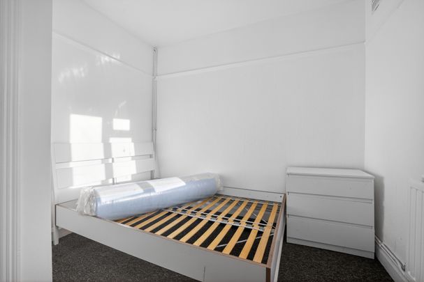 Kennington Lane, London, SE11 5QT - Photo 1