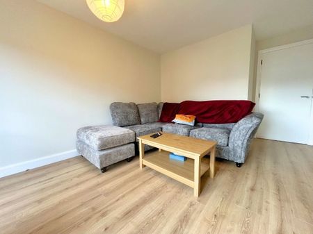 402 College Court Central, Belfast BT1 6BF - Photo 2