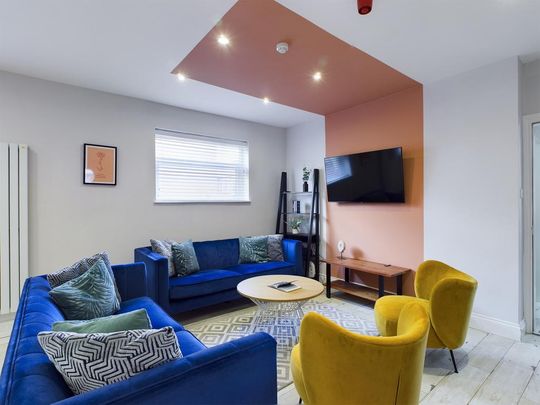 1 bedroom in a house share to rent - Photo 1